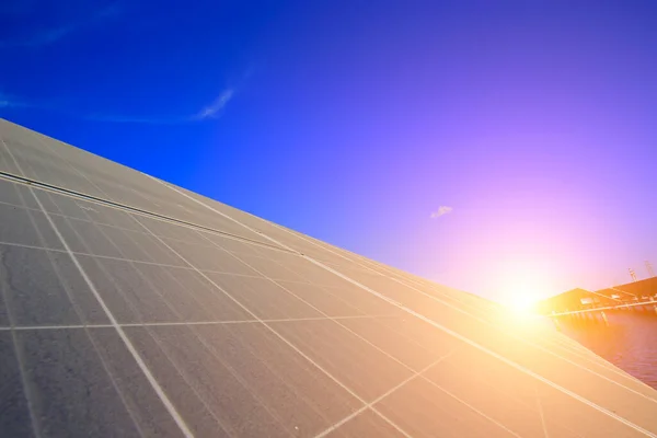 Sonnenkollektoren Industrielle Energiesparausrüstung — Stockfoto