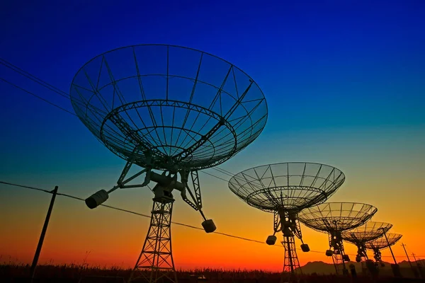 Силуэт Обсерватории Радиотелескопа — стоковое фото