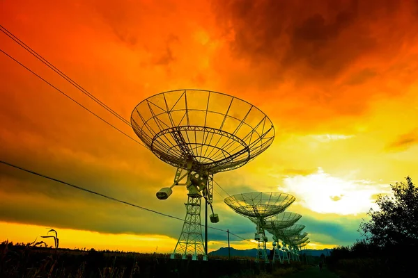 Silhueta Observatório Radiotelescópios — Fotografia de Stock