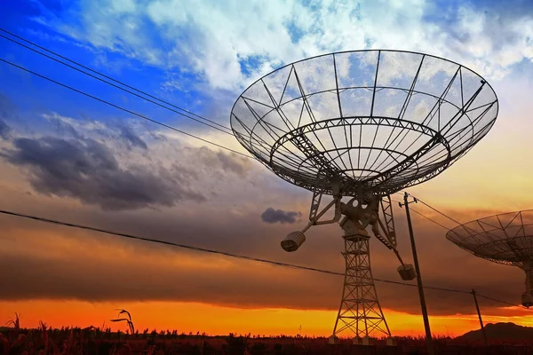 Sagoma Osservatorio Radiotelescopico — Foto Stock
