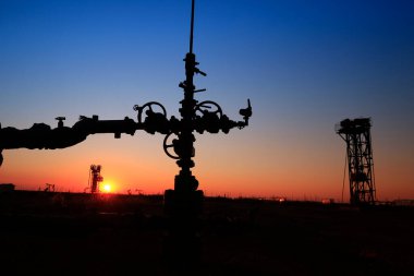 Tüp ve valf, petrol endüstrisi ekipmanları.