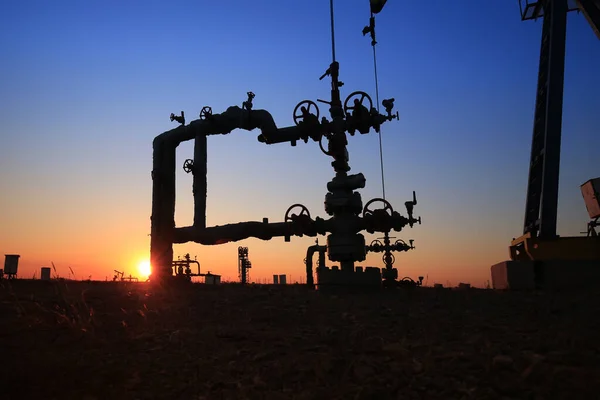Трубы Клапаны Оборудование Нефтяной Промышленности — стоковое фото