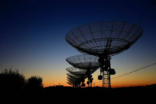 Силуэт Обсерватории Радиотелескопа — стоковое фото