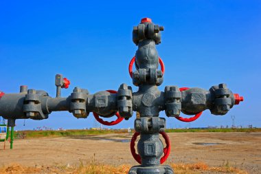 Borular ve vanalar, endüstriyel ekipmanlar.