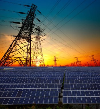 Güneş panelleri ve elektrik kuleleri, güç ekipmanları