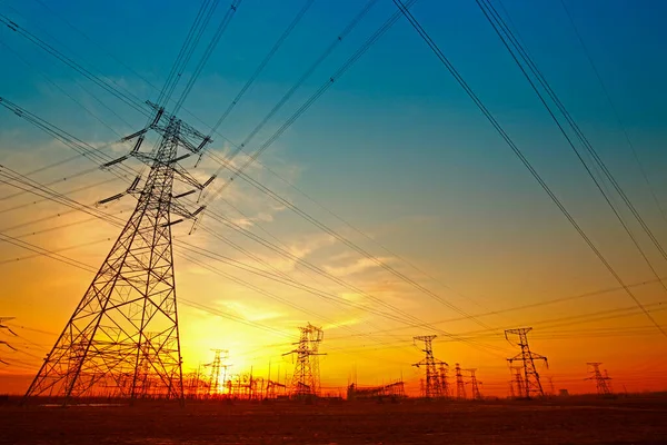 Elektrische Energie Aus Draht Bei Sonnenuntergang — Stockfoto