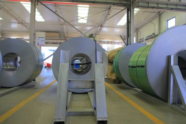 Atölyede çelik, soğuk rulo bobin, ağır metal