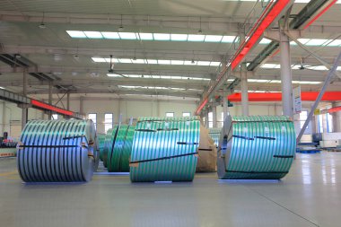 Atölyede çelik, soğuk rulo bobin, ağır metal