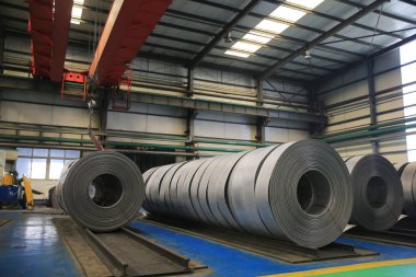 Atölyede çelik, soğuk rulo bobin, ağır metal