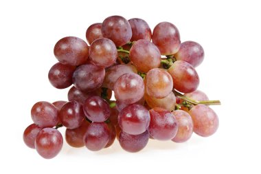 Beyaz arkaplanda üzümler, yakın mesafeden çekilmiş..