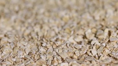 Çırpılmamış yulaf yığını dönüyor