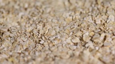 Çırpılmamış yulaf yığını dönüyor