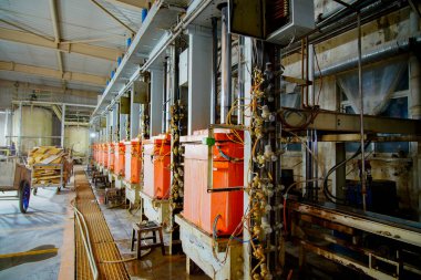 Endüstriyel fabrikanın otomatik üretim hattı seramidedir.