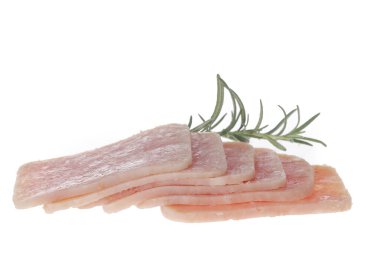 Beyaz arka planda yalıtılmış domuz jambonu dilimleri.