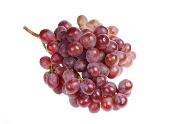 Beyaz arkaplanda üzümler, yakın mesafeden çekilmiş..