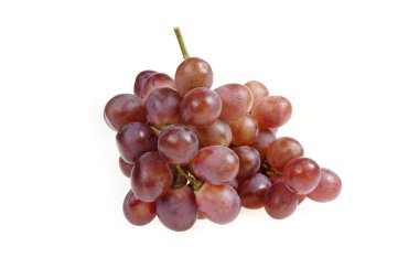 Beyaz arkaplanda üzümler, yakın mesafeden çekilmiş..
