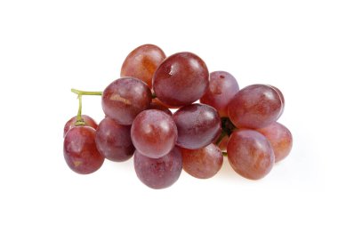 Beyaz arkaplanda üzümler, yakın mesafeden çekilmiş..