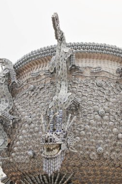 Seramik ürünler birikiyor