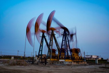 Petrol pompası, petrol endüstrisi ekipmanları