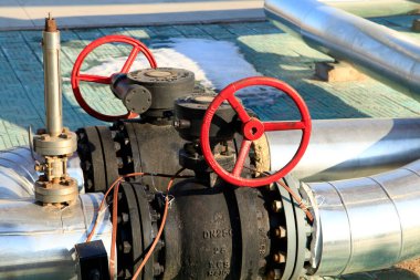 Boru ve valf petrol sahaları.