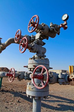 Boru ve valf petrol alanları, petrol endüstrisi ekipmanları.