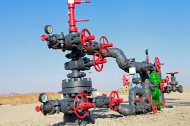 Boru ve valf petrol alanları, petrol endüstrisi ekipmanları.