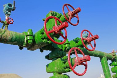 Boru ve valf petrol alanları, petrol endüstrisi ekipmanları.