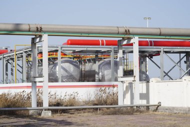 Petrol endüstrisindeki kimya fabrikasının boru hattı