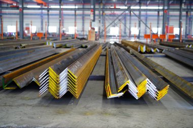 Yığılmış açı çeliği, çelik yapı iskeleti