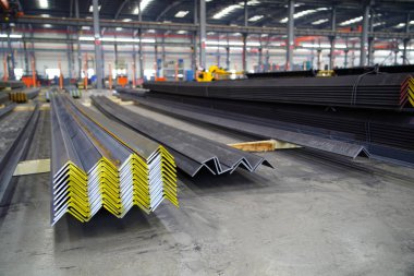 Yığılmış açı çeliği, çelik yapı iskeleti