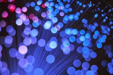 Işıkların bulanıklaşması sonucu oluşan parlak soyut arkaplan bokeh