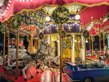 Şehirde Noel atlıkarıncası, Noel panayırı, şehirde Noel süslemeleri