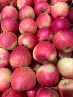 Süpermarkette elmalar, kapatın.