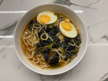 Lezzetli Asya yemeklerinin yakın görüntüsü