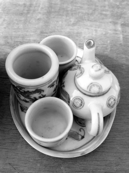 Bir paket seramik çay fincanı