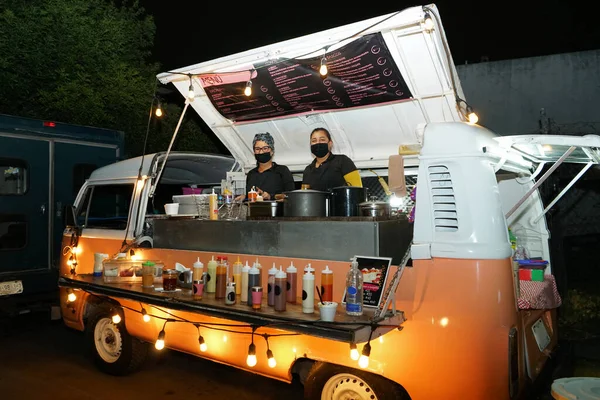 Mujeres Mexicanas Vendiendo Comida Camion Comida — 스톡 사진