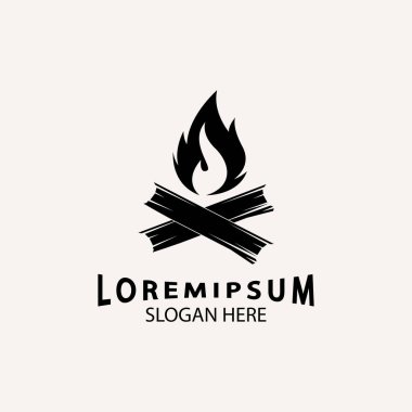 Eskimiş Hipster kamp ateşi logosu koyu arkaplanda vektör çizimi. Çapraz odun ve ateş kütükleri. Klasik rozet.