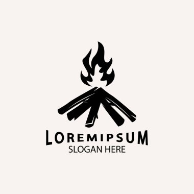 Eskimiş Hipster kamp ateşi logosu koyu arkaplanda vektör çizimi. Çapraz odun ve ateş kütükleri. Klasik rozet.