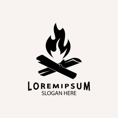 Eskimiş Hipster kamp ateşi logosu koyu arkaplanda vektör çizimi. Çapraz odun ve ateş kütükleri. Klasik rozet.