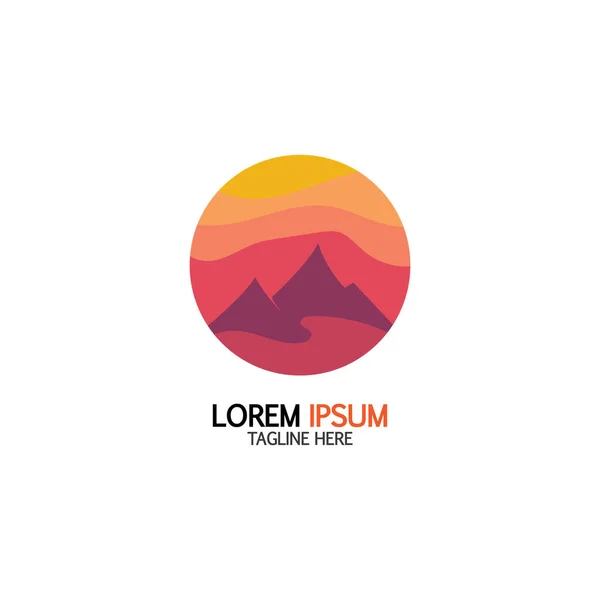 Gün batımı vektör logosu izole edilmiş. Dağlar siluet. Minimalist akşam gökyüzü.