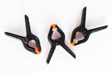 Stüdyoda siyah küçük ekipman.