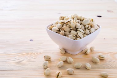 bir kase fıstık fındık