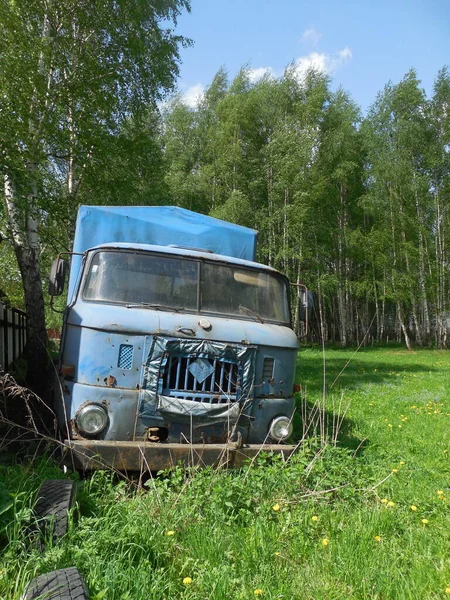 Região Moscou Rússia Maio 2021 Velho Caminhão Azul Abandonado Com — Fotografia de Stock