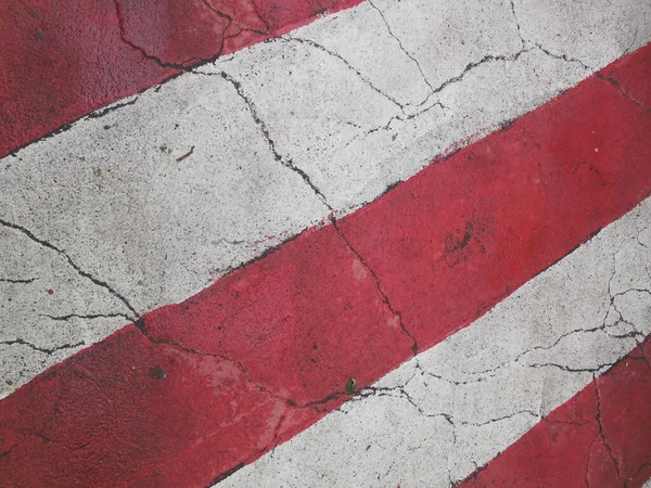 Wide Red White Bright Stripes Old Wet Cracked Asphalt Stop — Stock Photo, Image