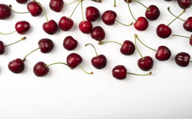 Kiraz arkaplan düz dizayn kiraz deseni beyaz arkaplan üzerinde metin için kopyalama alanı ile