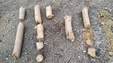 Jeoteknik mühendisliği için kaşık ayırılmış toprak örneği, saha testi.