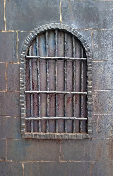 古い金属窓の金属欲 — ストック写真