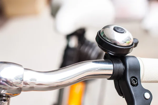 Het zadel fiets vergrendelen — Stockfoto