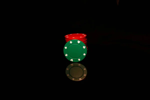 Red Pocker Chips Stack Green Chip Front Isolated Black Reflection — Stock Photo, Image