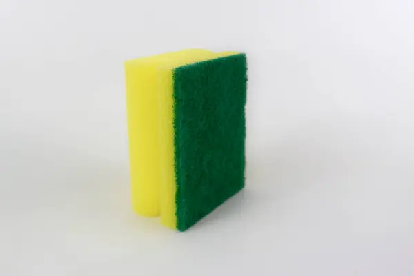 Grün Gelber Schwamm Seitlich Isoliert Auf Weißem Hintergrund — Stockfoto